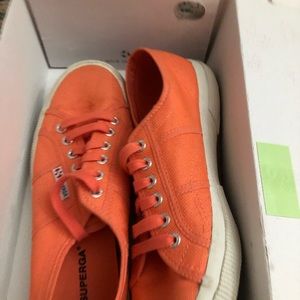 Worn one time. The color saids salmon. It's like an orange. Very pretty.